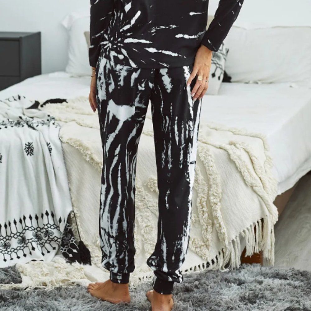 LOUNGE SET | BLACK LOUNGE SET | PAJAMAS - Picture 4 of 4